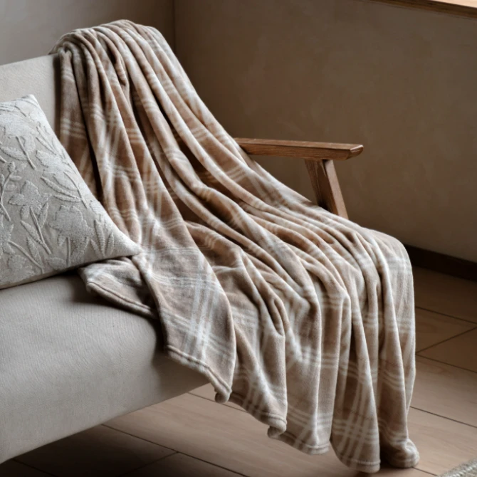 Kilburn Scott Checkmate Rolled Fleece Throw Almond