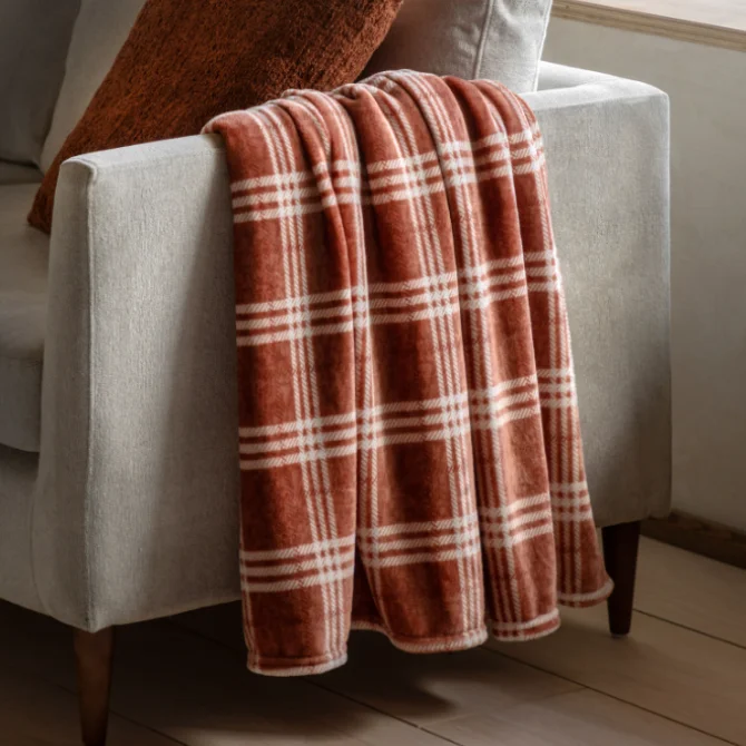 Kilburn Scott Checkmate Rolled Fleece Throw Nutmeg