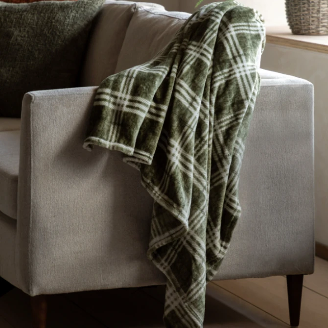 Kilburn Scott Checkmate Rolled Fleece Throw Olive